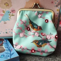 Ékszerek, hajbavalók és bigyók