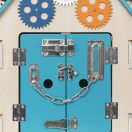 2KidsToys-Fejlesztő aktivitástábla, Házikó, türkiz - JátékManufaktúra