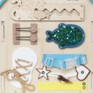 2KidsToys-Fejlesztő aktivitástábla, Házikó, türkiz - JátékManufaktúra