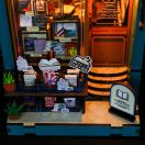 2KidsToys-3D könyvtámasz kirakó, A lélek könyvesboltja - JátékManufaktúra