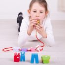 Bigjigs Toys - Gyöngyfűző öltöztetős játék - JátékManufaktúra