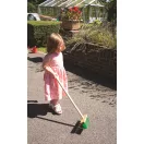Bigjigs Toys - Zöld kerti seprű hosszú nyéllel - JátékManufaktúra