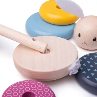 Bigjigs Baby - Fa motorikus rakosgató torony nyuszival - JátékManufaktúra