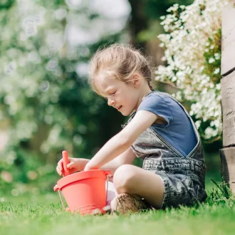 Bigjigs Toys - Homokozó vödör sötét rózsaszín - JátékManufaktúra