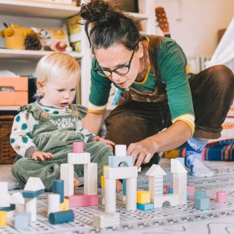 Bigjigs Toys - Vödör építőkockákkal, 50 db - JátékManufaktúra