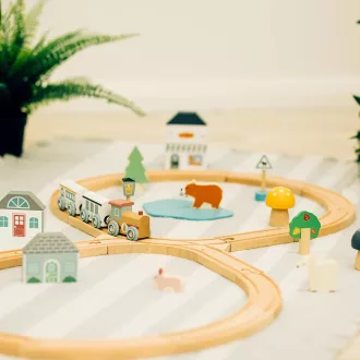 Bigjigs Toys - Fa vonatpálya erdő mellett - JátékManufaktúra