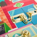 Bigjigs Toys - Fa motorikus tábla reteszekkel és zárakkal - JátékManufaktúra