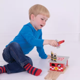 Bigjigs Rail - Tűzoltó depó állomás - JátékManufaktúra