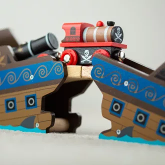 Bigjigs Rail - Kalózvonat + 3 sín - JátékManufaktúra