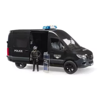 Bruder MB Sprinter s policajtom ťažkoodencom