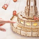 RoboTime - 3D zenedoboz puzzle: Színes láncos körhinta - JátékManufaktúra