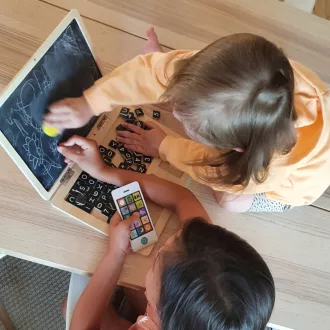 Small Foot - Fa mágneses laptop - JátékManufaktúra