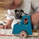 Small Foot - Húzós billencs autó - JátékManufaktúra