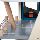 Small Foot - Fa versenypályás parkoló - JátékManufaktúra