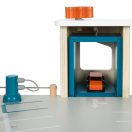 Small Foot - Fa versenypályás parkoló - JátékManufaktúra