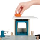 Small Foot - Fa versenypályás parkoló - JátékManufaktúra