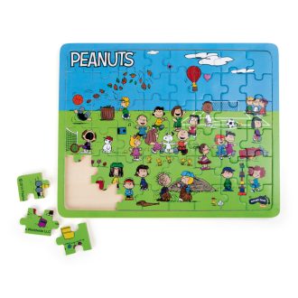 Small Foot - Fa puzzle - Snoopy a játszótér - JátékManufaktúra