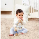 Rainbow Péter nyuszi csörgő - fa gyűrűvel - JátékManufaktúra