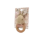 Rainbow Flopsy nyuszi csörgő - fa gyűrűvel - JátékManufaktúra