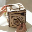 Ugears 3D fa mechanikus puzzle - Páncélszekrény - JátékManufaktúra