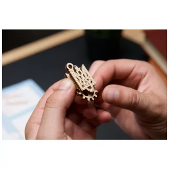 Ugears 3D fa mechanikus puzzle - Brave UA Tractor - JátékManufaktúra